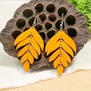 NEW … BOHO “Leaf” Pendent Earrings